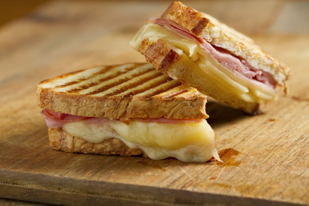 SANDWICH JAMON Y QUESO